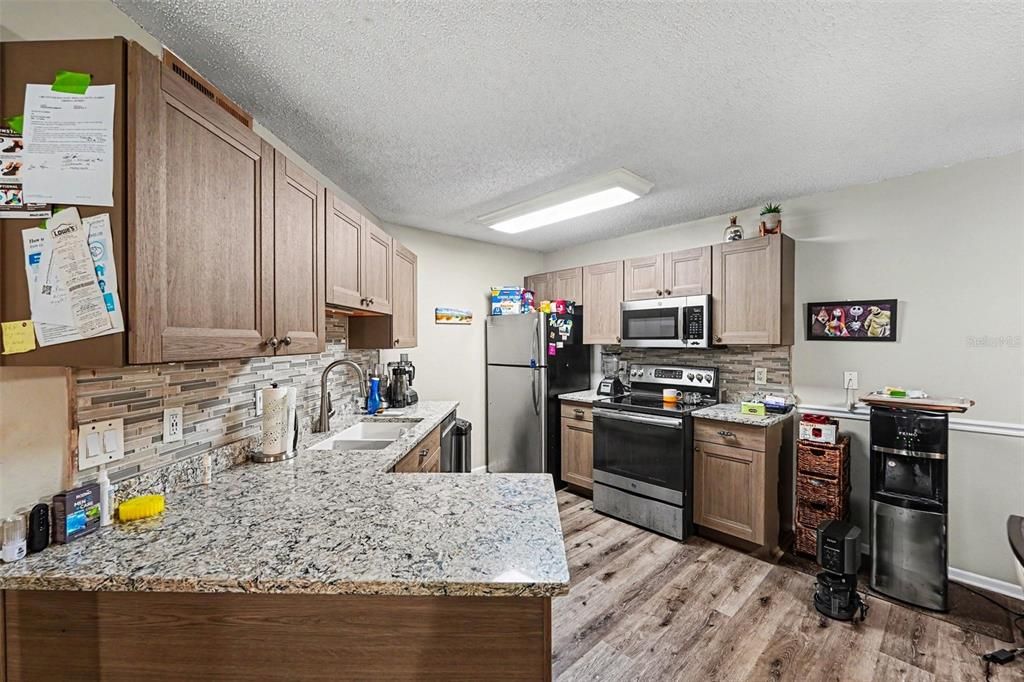 For Sale: $125,000 (1 beds, 1 baths, 825 Square Feet)