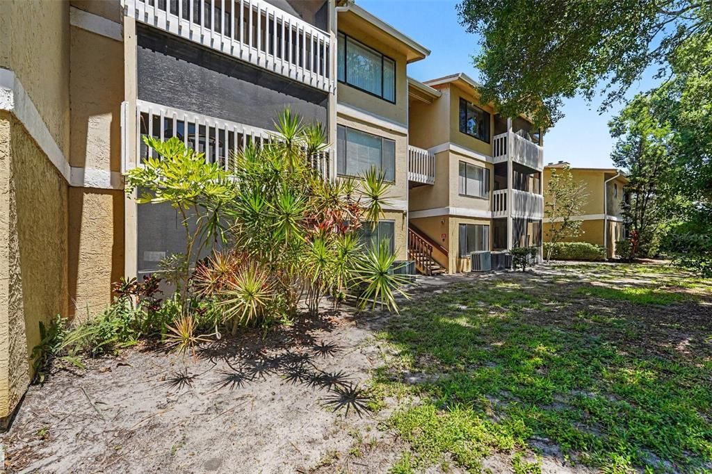 For Sale: $125,000 (1 beds, 1 baths, 825 Square Feet)