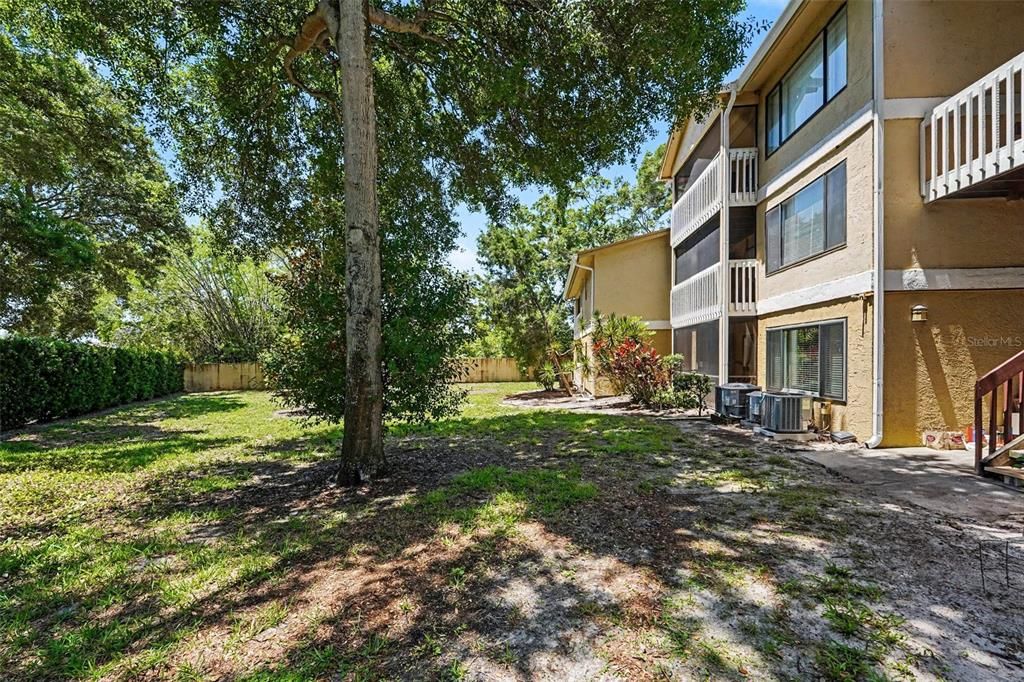 For Sale: $125,000 (1 beds, 1 baths, 825 Square Feet)