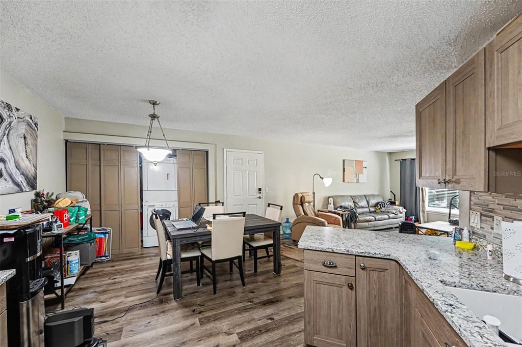 For Sale: $125,000 (1 beds, 1 baths, 825 Square Feet)