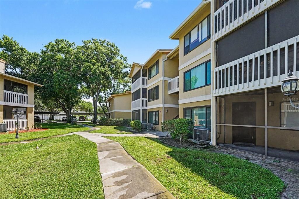 For Sale: $125,000 (1 beds, 1 baths, 825 Square Feet)