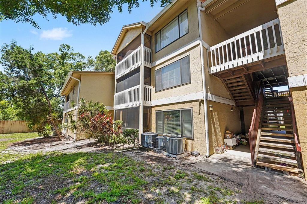 For Sale: $125,000 (1 beds, 1 baths, 825 Square Feet)