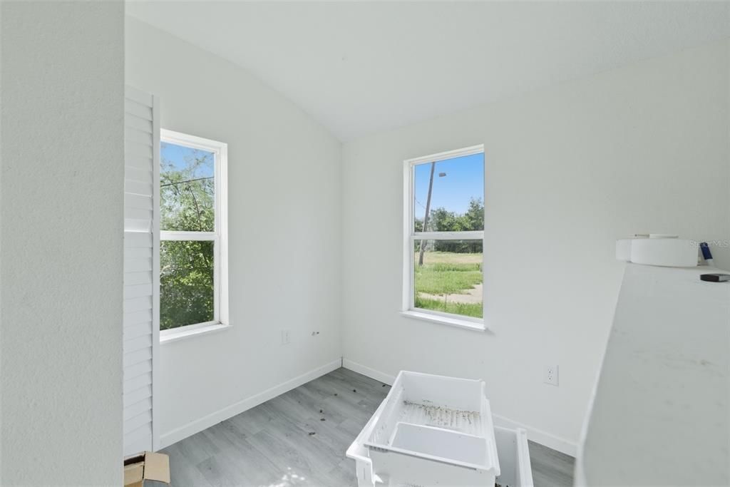 For Sale: $140,000 (3 beds, 1 baths, 1067 Square Feet)