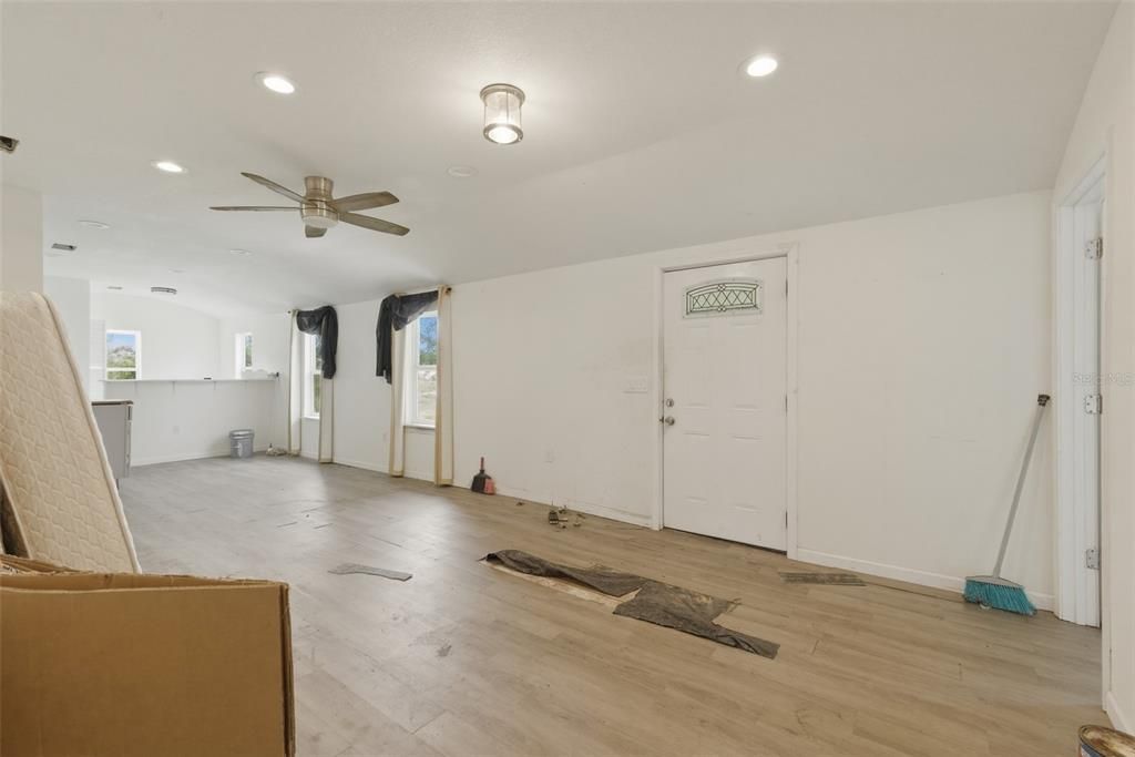 For Sale: $140,000 (3 beds, 1 baths, 1067 Square Feet)