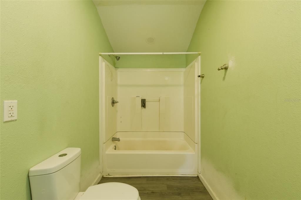 For Sale: $140,000 (3 beds, 1 baths, 1067 Square Feet)