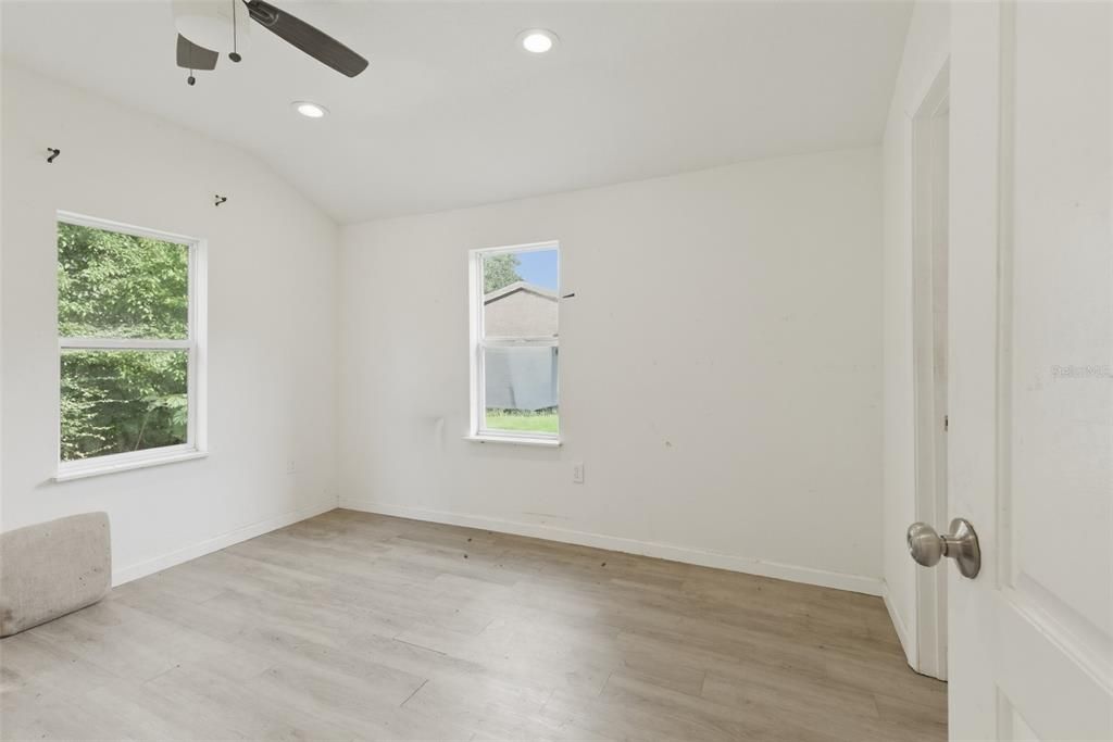 For Sale: $140,000 (3 beds, 1 baths, 1067 Square Feet)