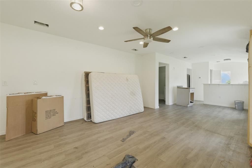 For Sale: $140,000 (3 beds, 1 baths, 1067 Square Feet)