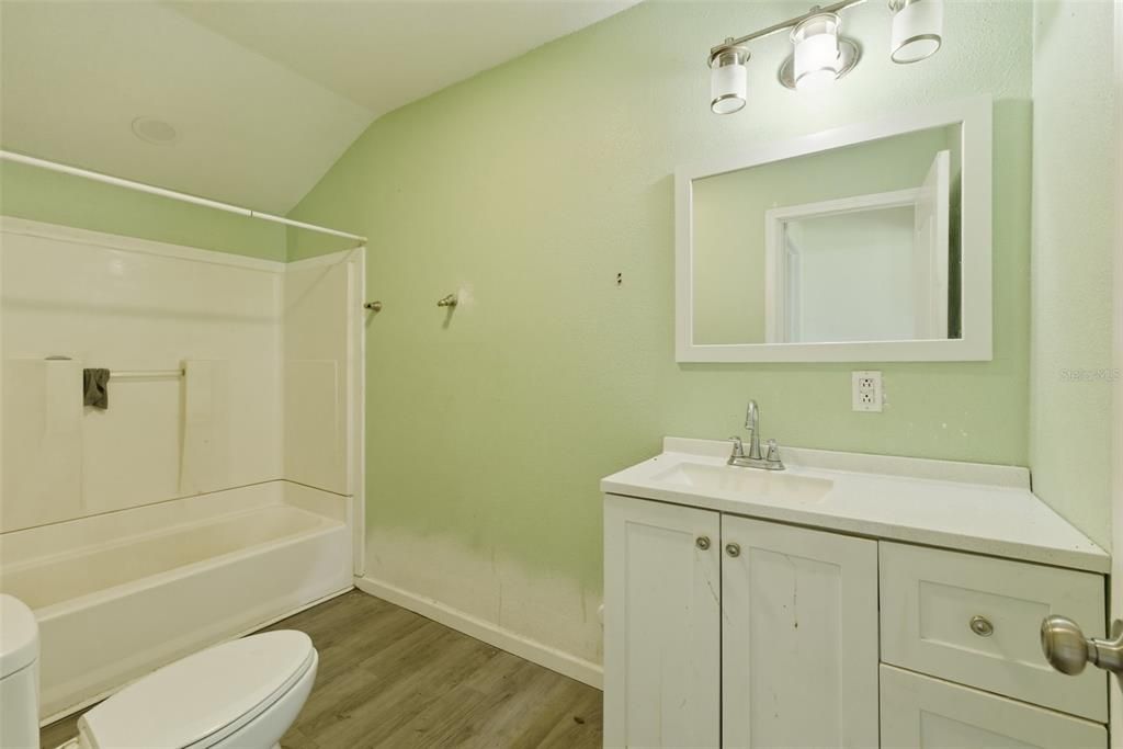 For Sale: $140,000 (3 beds, 1 baths, 1067 Square Feet)