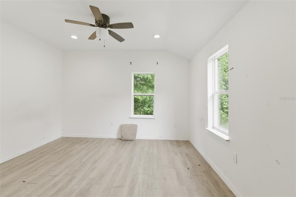 For Sale: $140,000 (3 beds, 1 baths, 1067 Square Feet)