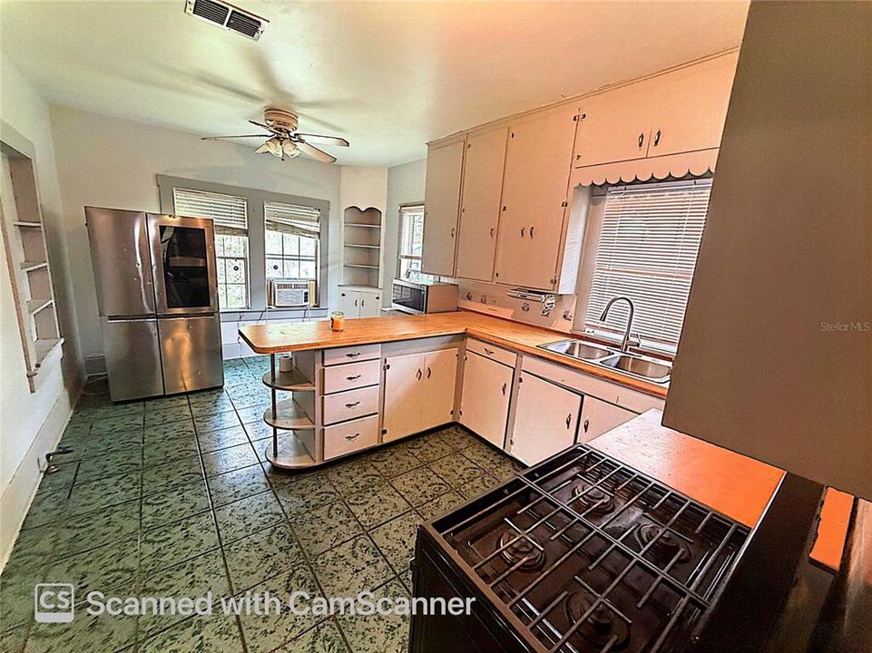 For Sale: $210,000 (3 beds, 2 baths, 1396 Square Feet)