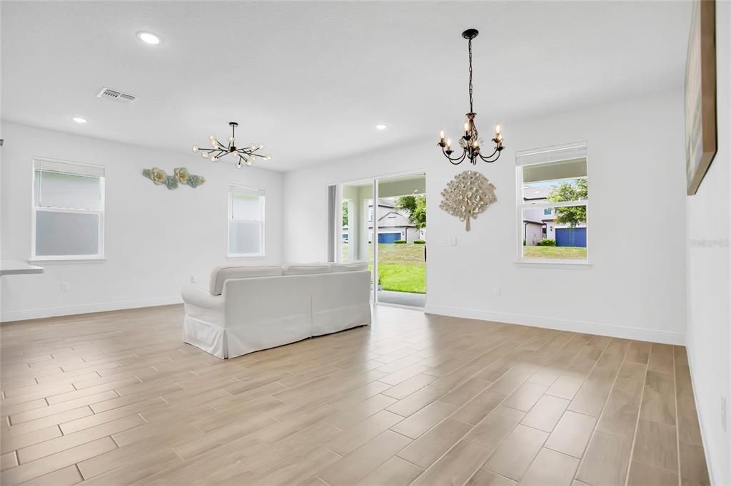 For Sale: $789,990 (4 beds, 3 baths, 2569 Square Feet)
