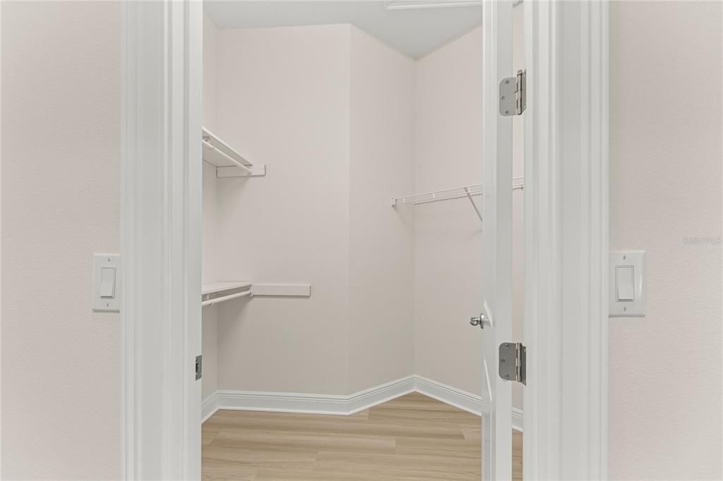 For Sale: $549,000 (4 beds, 3 baths, 2532 Square Feet)