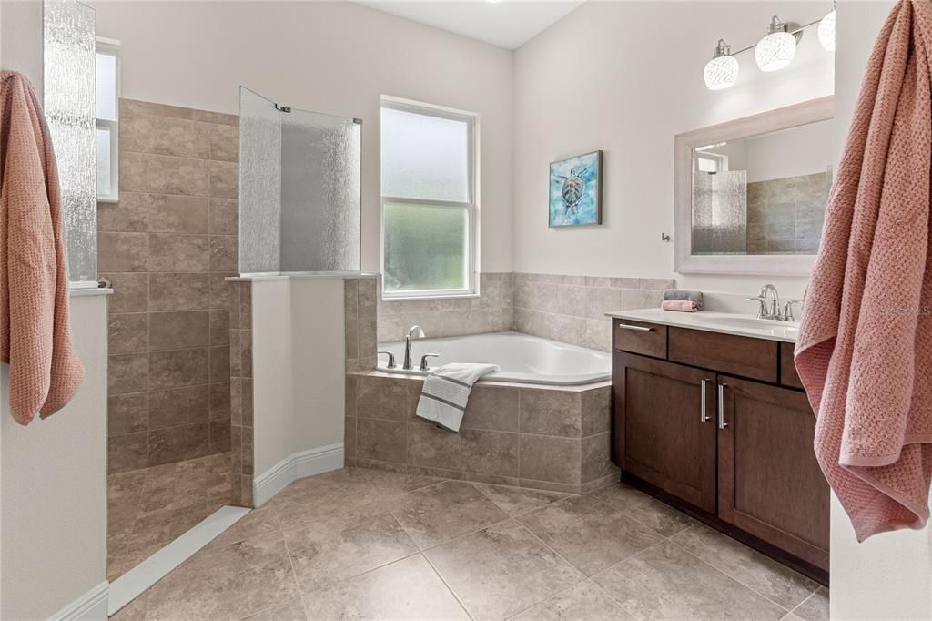 For Sale: $549,000 (4 beds, 3 baths, 2532 Square Feet)