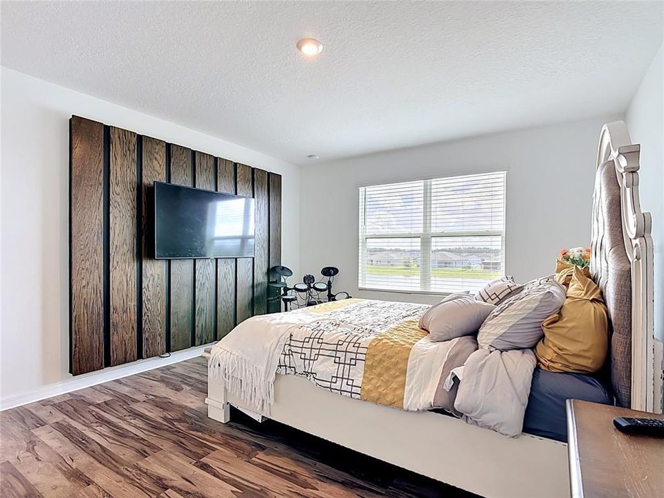 For Sale: $470,000 (6 beds, 5 baths, 3003 Square Feet)