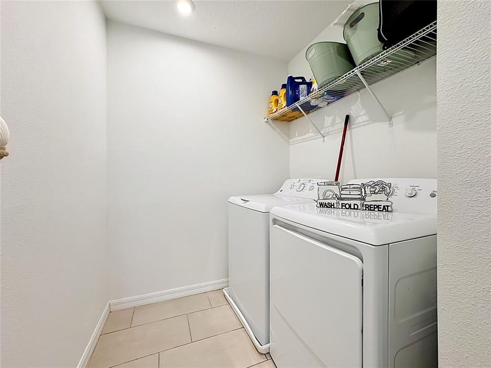 For Sale: $470,000 (6 beds, 5 baths, 3003 Square Feet)