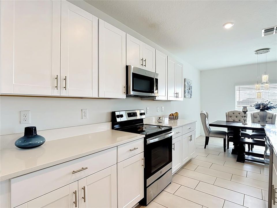 For Sale: $470,000 (6 beds, 5 baths, 3003 Square Feet)
