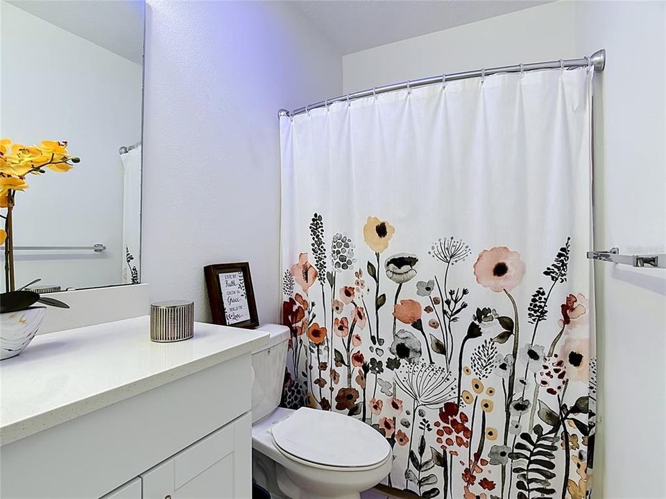 For Sale: $470,000 (6 beds, 5 baths, 3003 Square Feet)