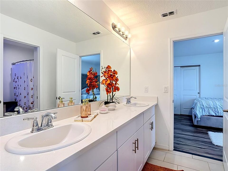 For Sale: $470,000 (6 beds, 5 baths, 3003 Square Feet)
