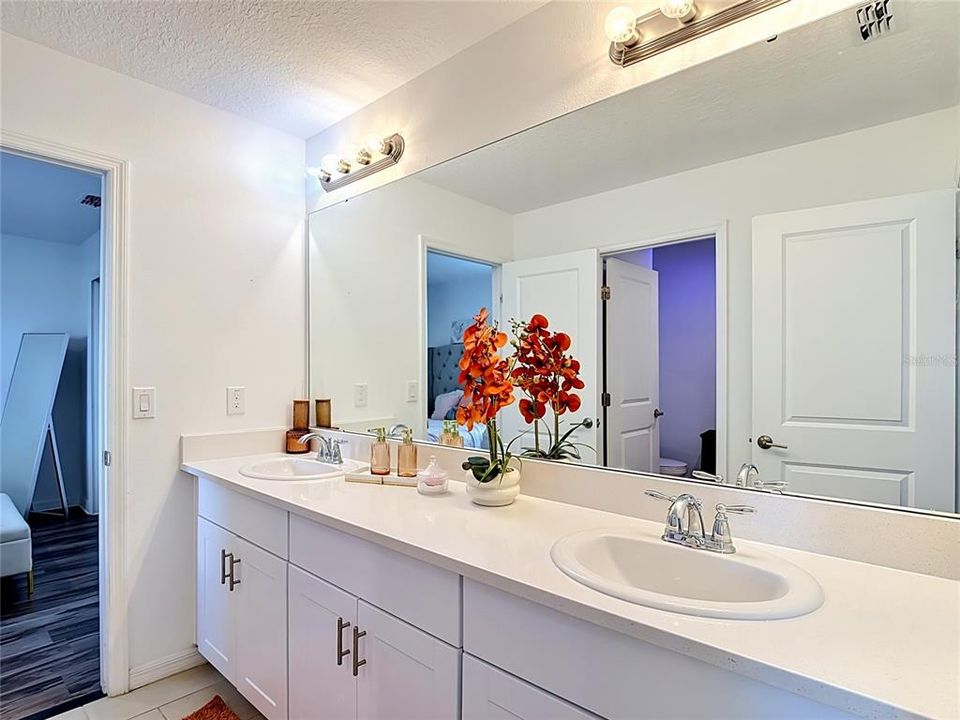 For Sale: $470,000 (6 beds, 5 baths, 3003 Square Feet)