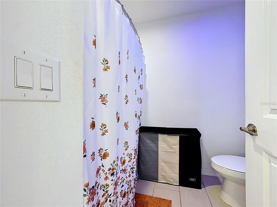 For Sale: $470,000 (6 beds, 5 baths, 3003 Square Feet)