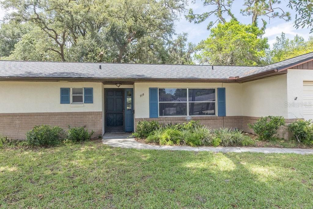 For Rent: $1,950 (2 beds, 2 baths, 1323 Square Feet)