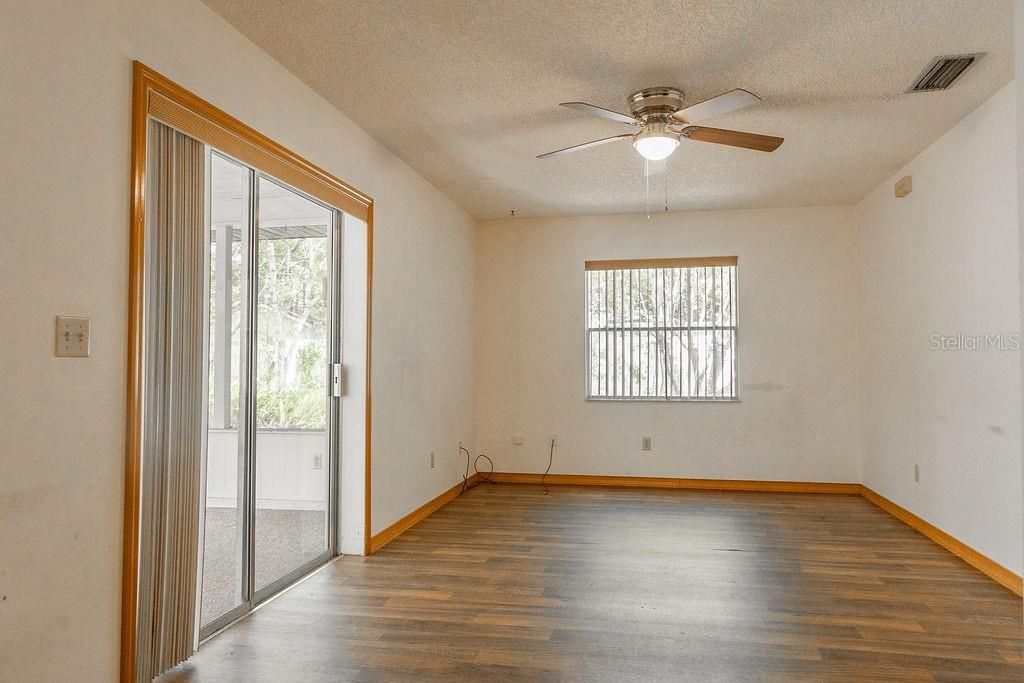 For Rent: $1,950 (2 beds, 2 baths, 1323 Square Feet)