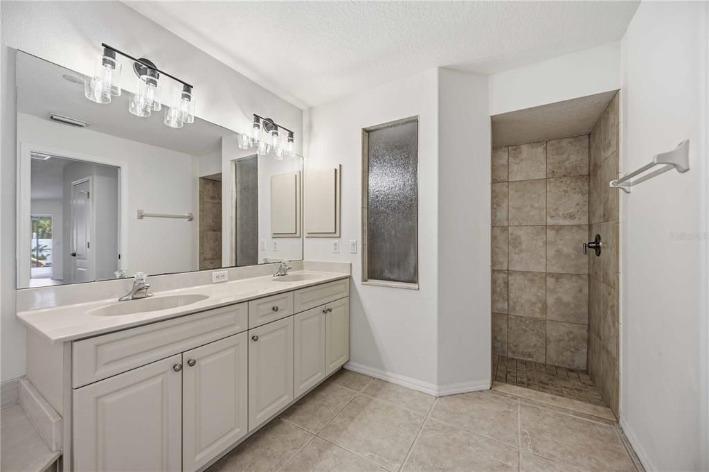 For Sale: $419,000 (3 beds, 2 baths, 1939 Square Feet)