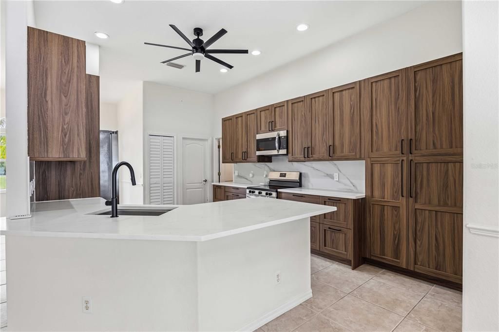 For Sale: $419,000 (3 beds, 2 baths, 1939 Square Feet)