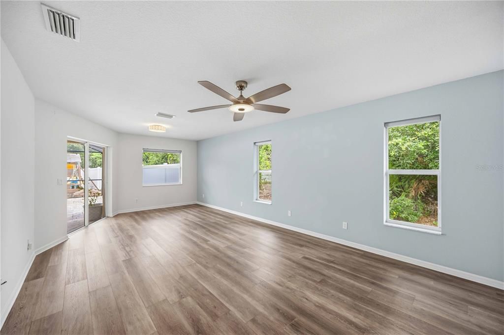 For Sale: $419,000 (3 beds, 2 baths, 1939 Square Feet)