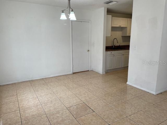 For Rent: $1,950 (3 beds, 1 baths, 1080 Square Feet)
