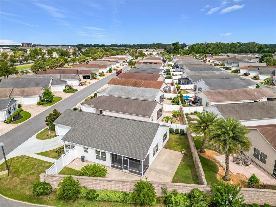For Sale: $395,000 (3 beds, 2 baths, 1597 Square Feet)