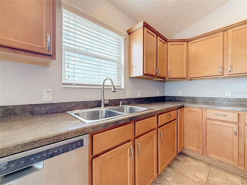 For Sale: $395,000 (3 beds, 2 baths, 1597 Square Feet)