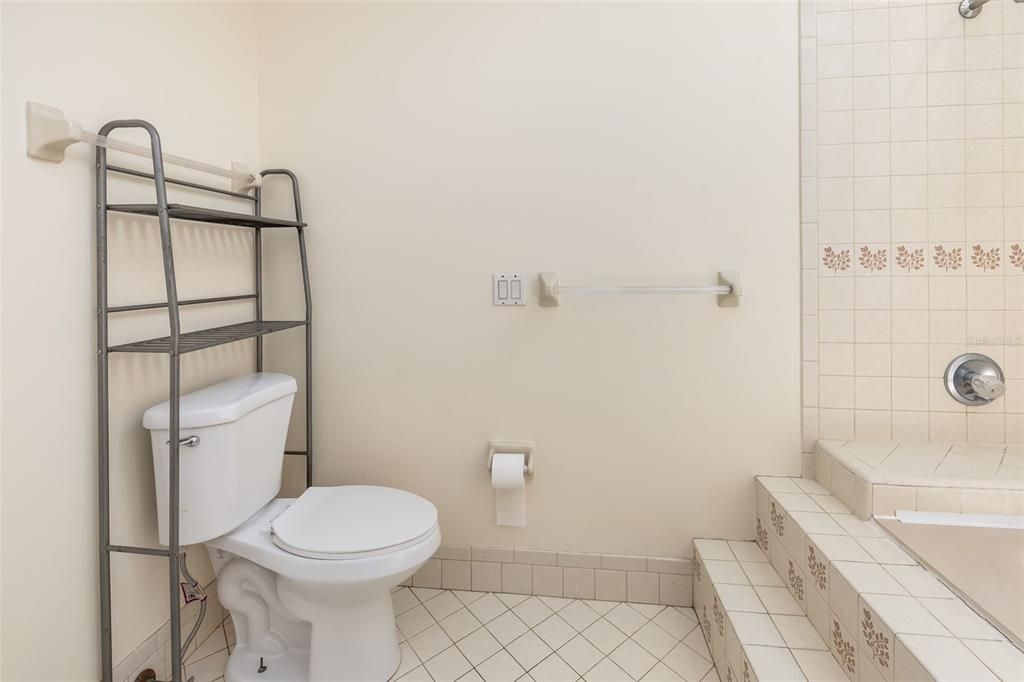 For Sale: $279,000 (3 beds, 2 baths, 2019 Square Feet)