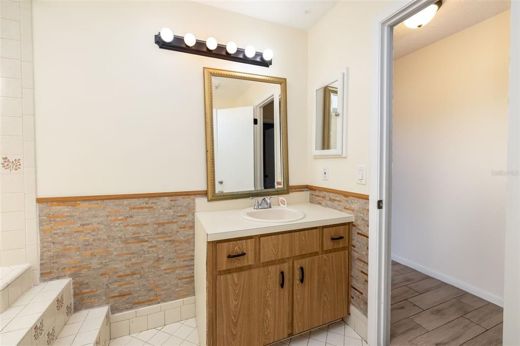 For Sale: $279,000 (3 beds, 2 baths, 2019 Square Feet)