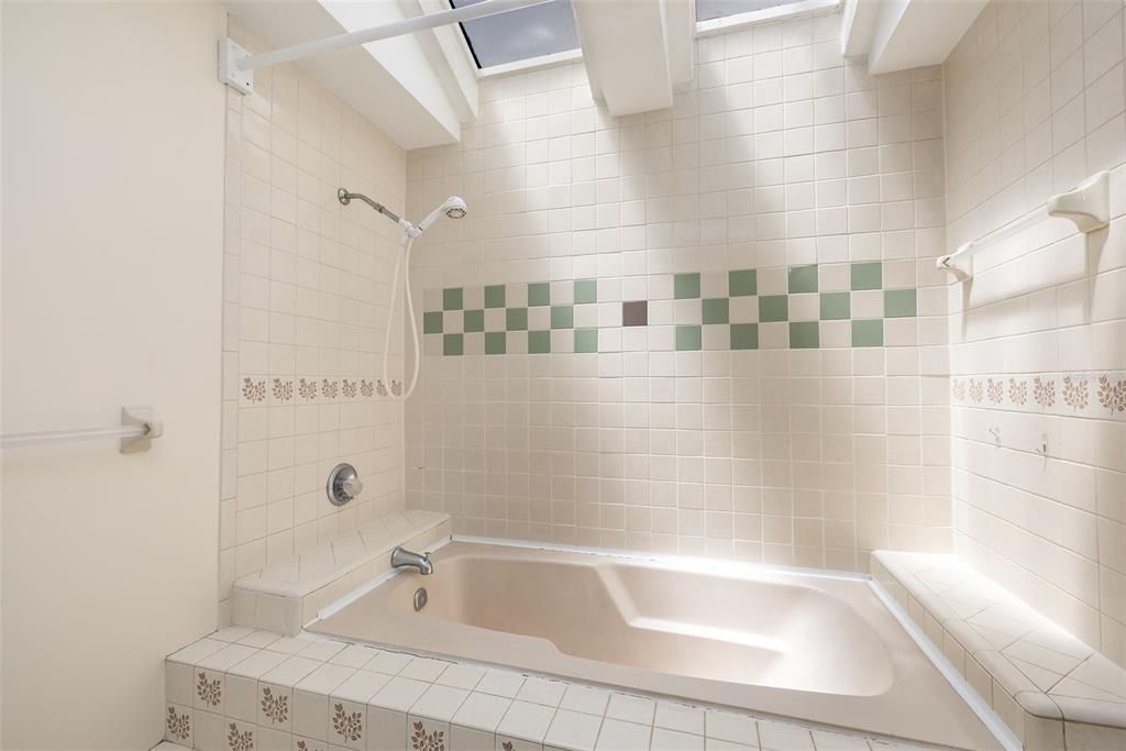 For Sale: $279,000 (3 beds, 2 baths, 2019 Square Feet)