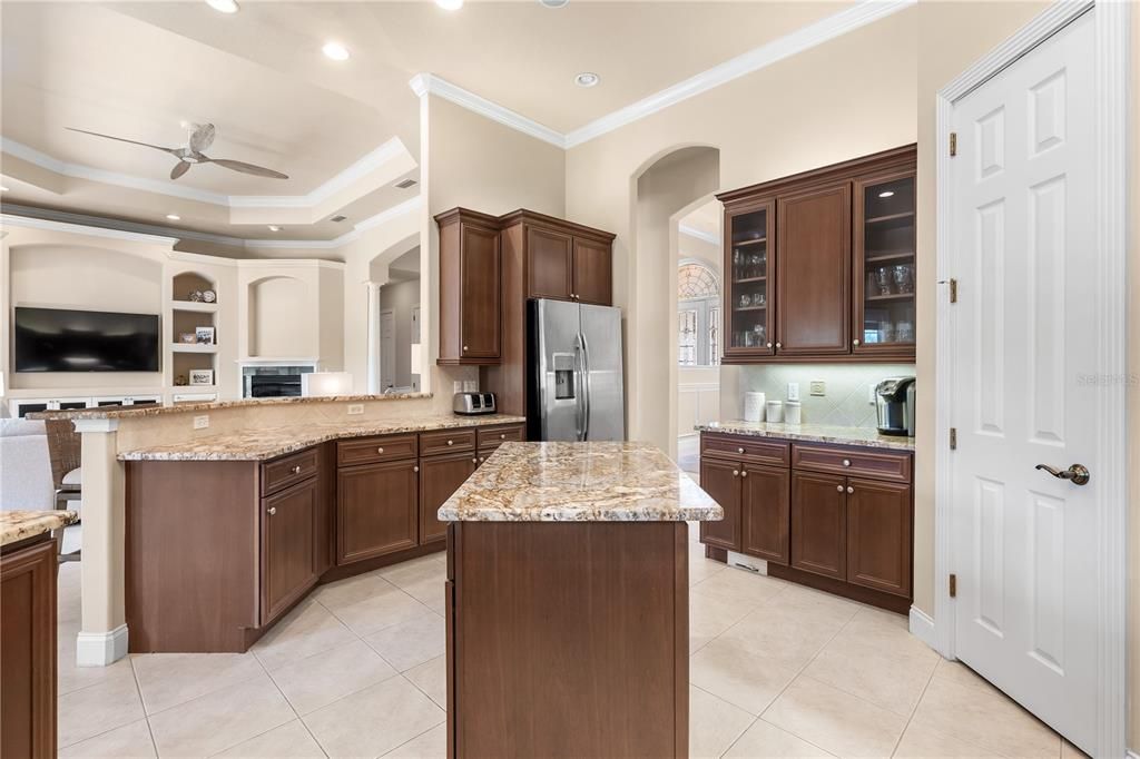 For Sale: $1,295,000 (3 beds, 3 baths, 3830 Square Feet)