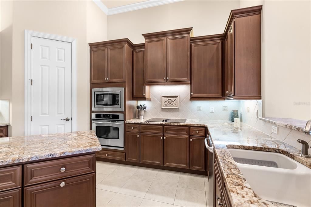 For Sale: $1,295,000 (3 beds, 3 baths, 3830 Square Feet)
