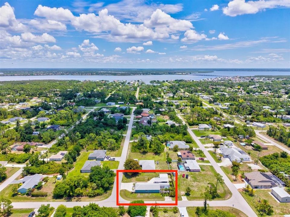 На продажу: $329,900 (2 спален, 2 ванн, 1368 Квадратных фут)