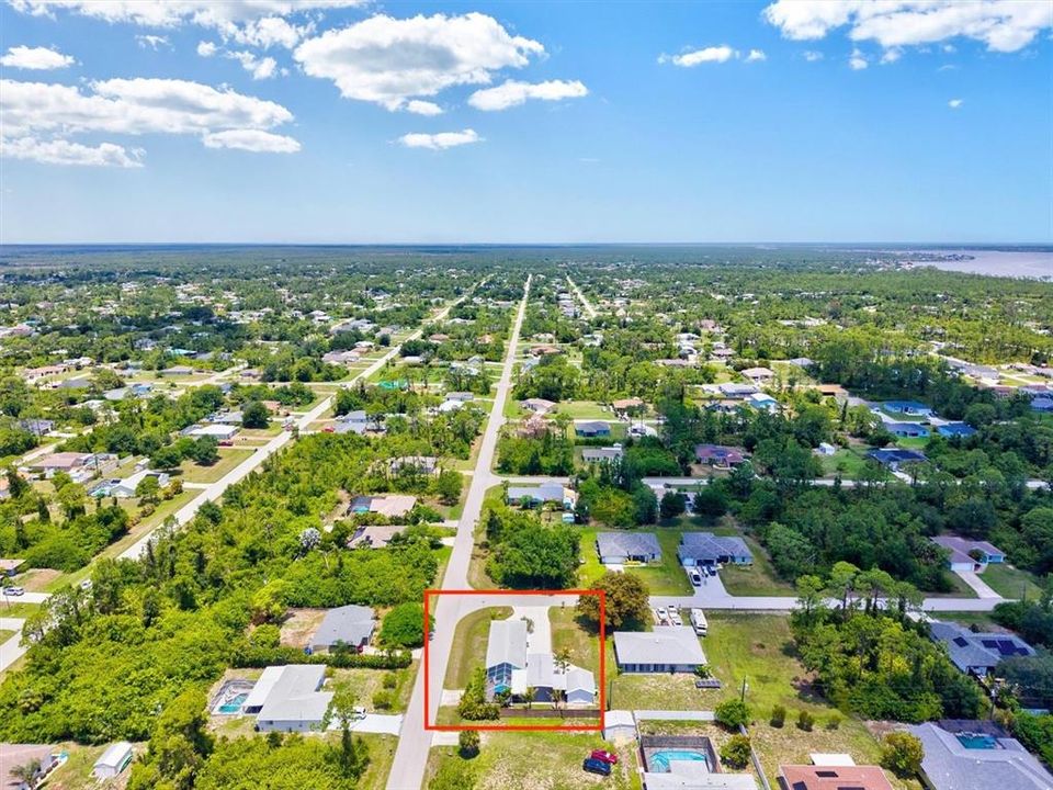 На продажу: $329,900 (2 спален, 2 ванн, 1368 Квадратных фут)