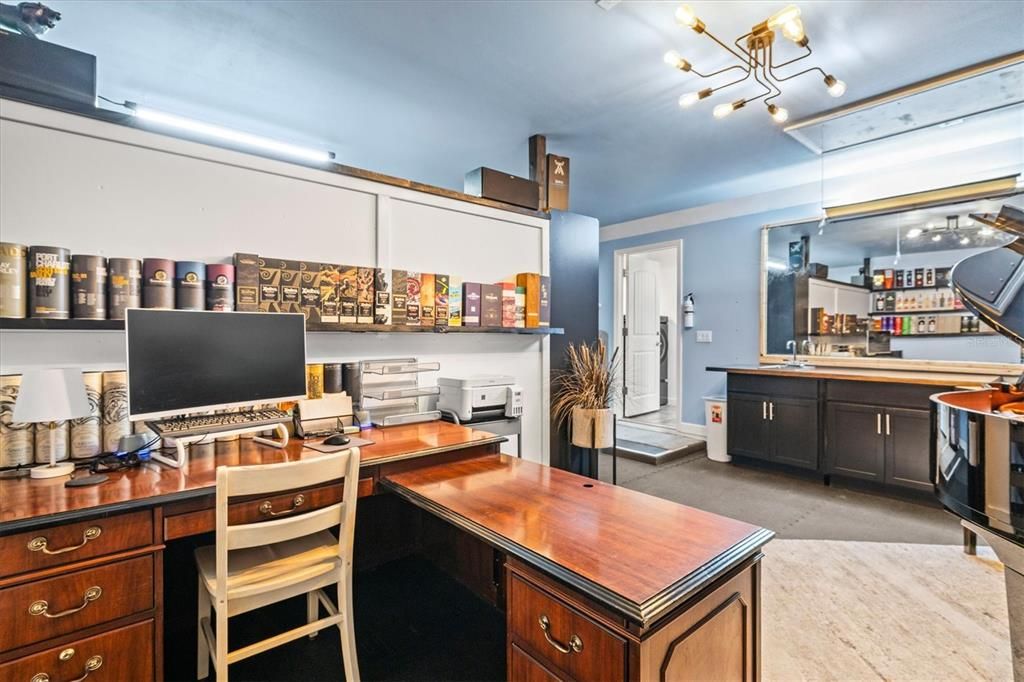 На продажу: $329,900 (2 спален, 2 ванн, 1368 Квадратных фут)