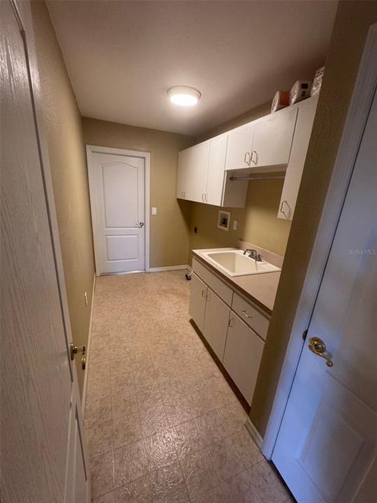 For Sale: $337,500 (4 beds, 2 baths, 2124 Square Feet)