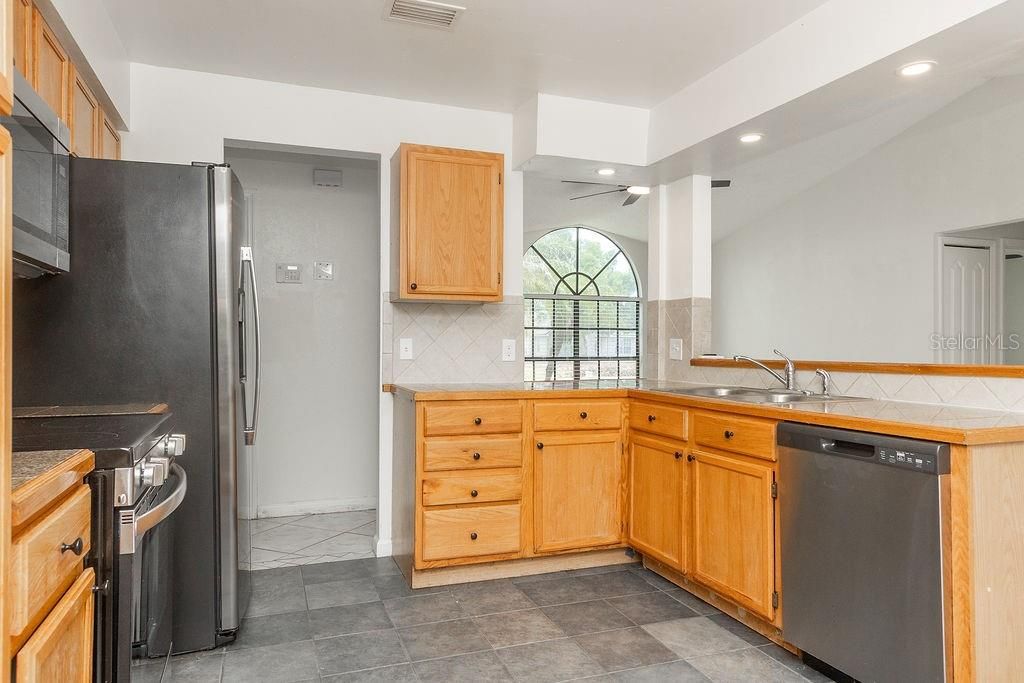 В аренду: $1,875 (3 спален, 2 ванн, 1183 Квадратных фут)