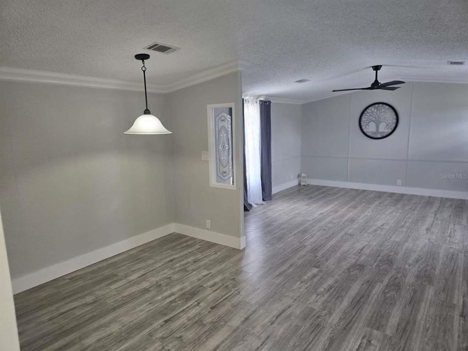 For Sale: $248,300 (3 beds, 2 baths, 1216 Square Feet)