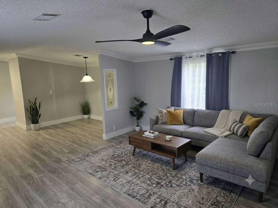 For Sale: $248,300 (3 beds, 2 baths, 1216 Square Feet)