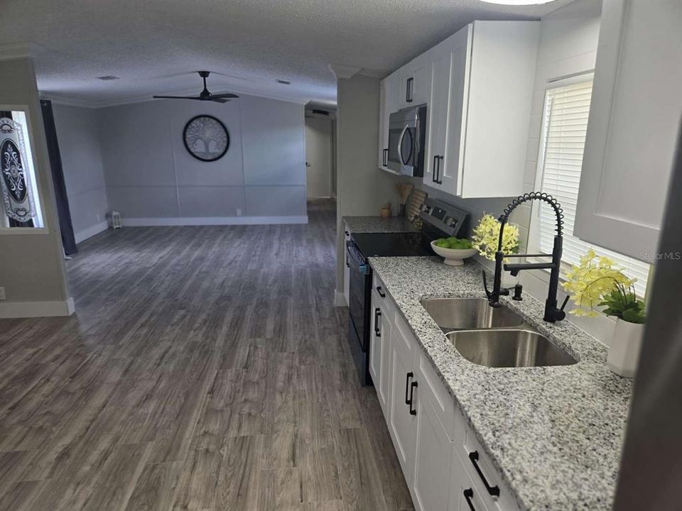 For Sale: $248,300 (3 beds, 2 baths, 1216 Square Feet)