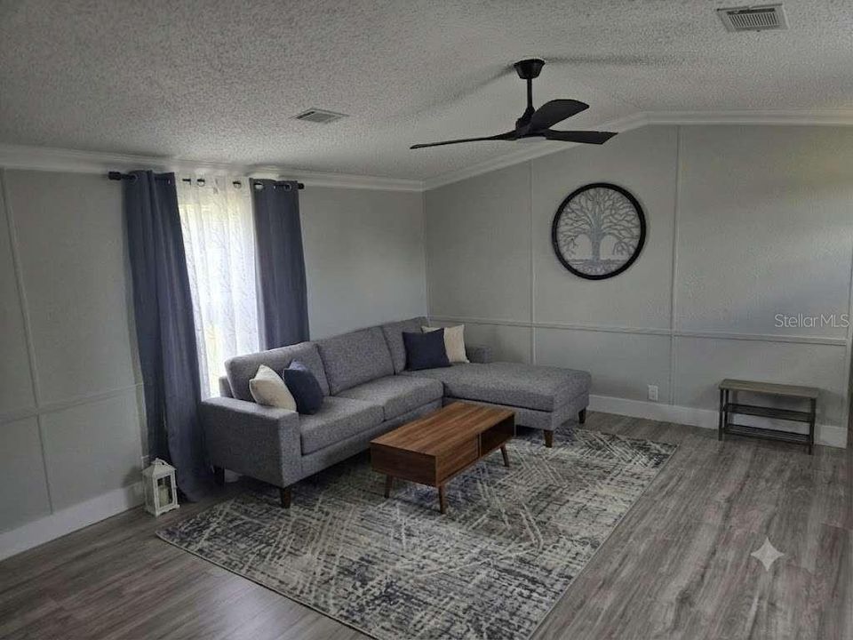 For Sale: $248,300 (3 beds, 2 baths, 1216 Square Feet)