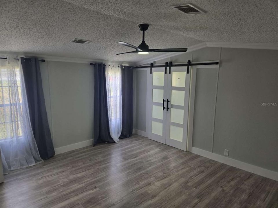 For Sale: $248,300 (3 beds, 2 baths, 1216 Square Feet)