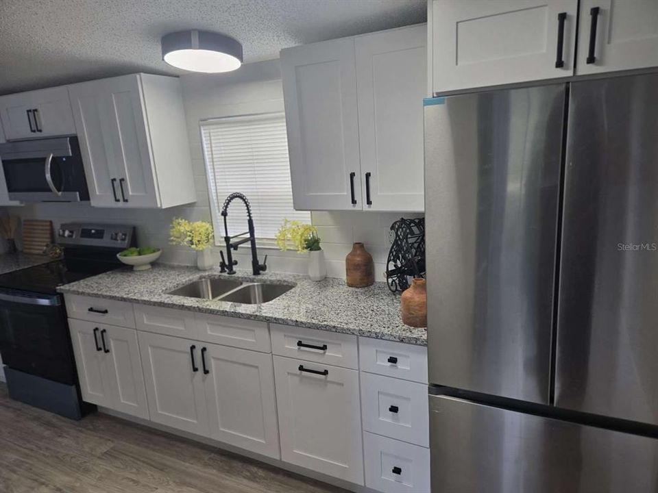 For Sale: $248,300 (3 beds, 2 baths, 1216 Square Feet)