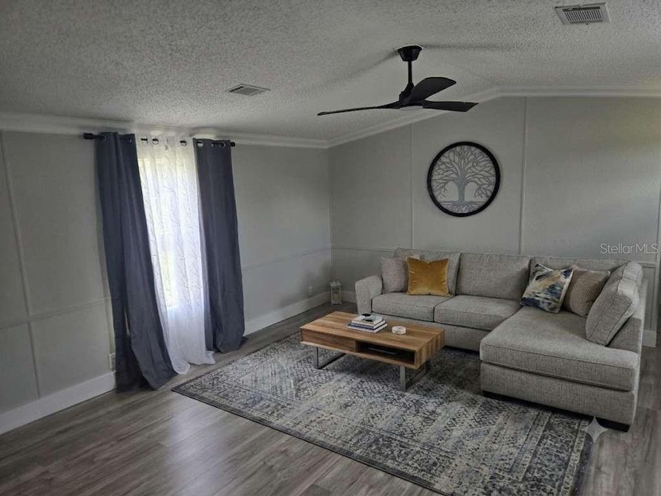 For Sale: $248,300 (3 beds, 2 baths, 1216 Square Feet)