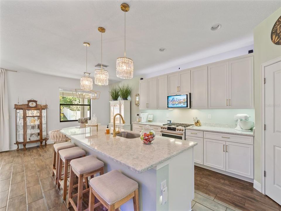 En Venta: $539,000 (4 camas, 3 baños, 2990 Pies cuadrados)